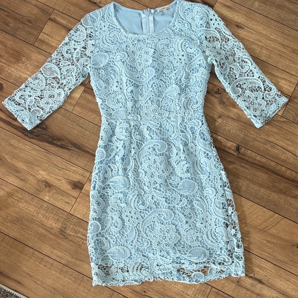 Elegant Lace Dress in Light Blue 💙🦋